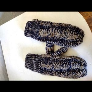 MUKWKS Mittens